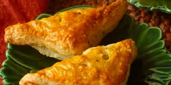 Chicken puff pastry(1pc)